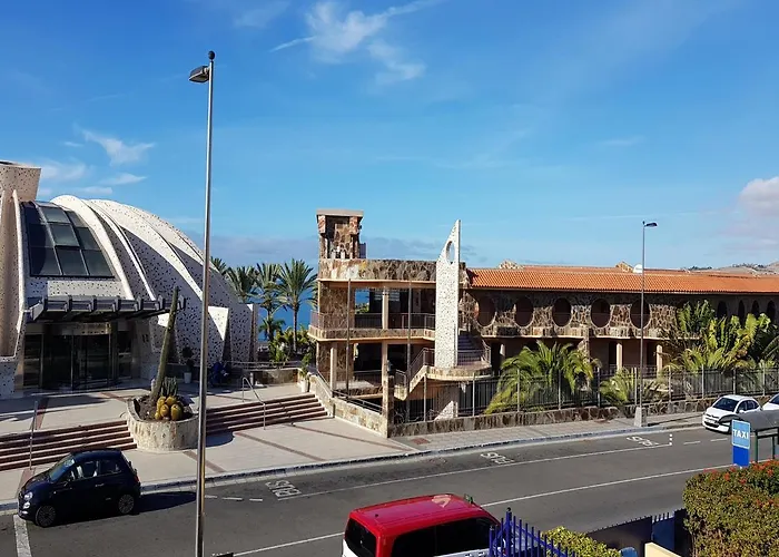 Feliz 44 * Meloneras